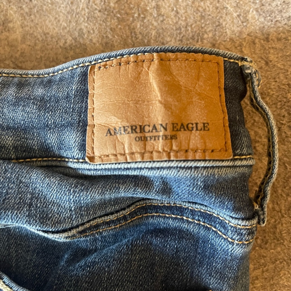 American Eagle size 2 blue jeans